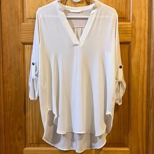 SOLD ♥️ White Hi/Lo Button Sleeve Blouse